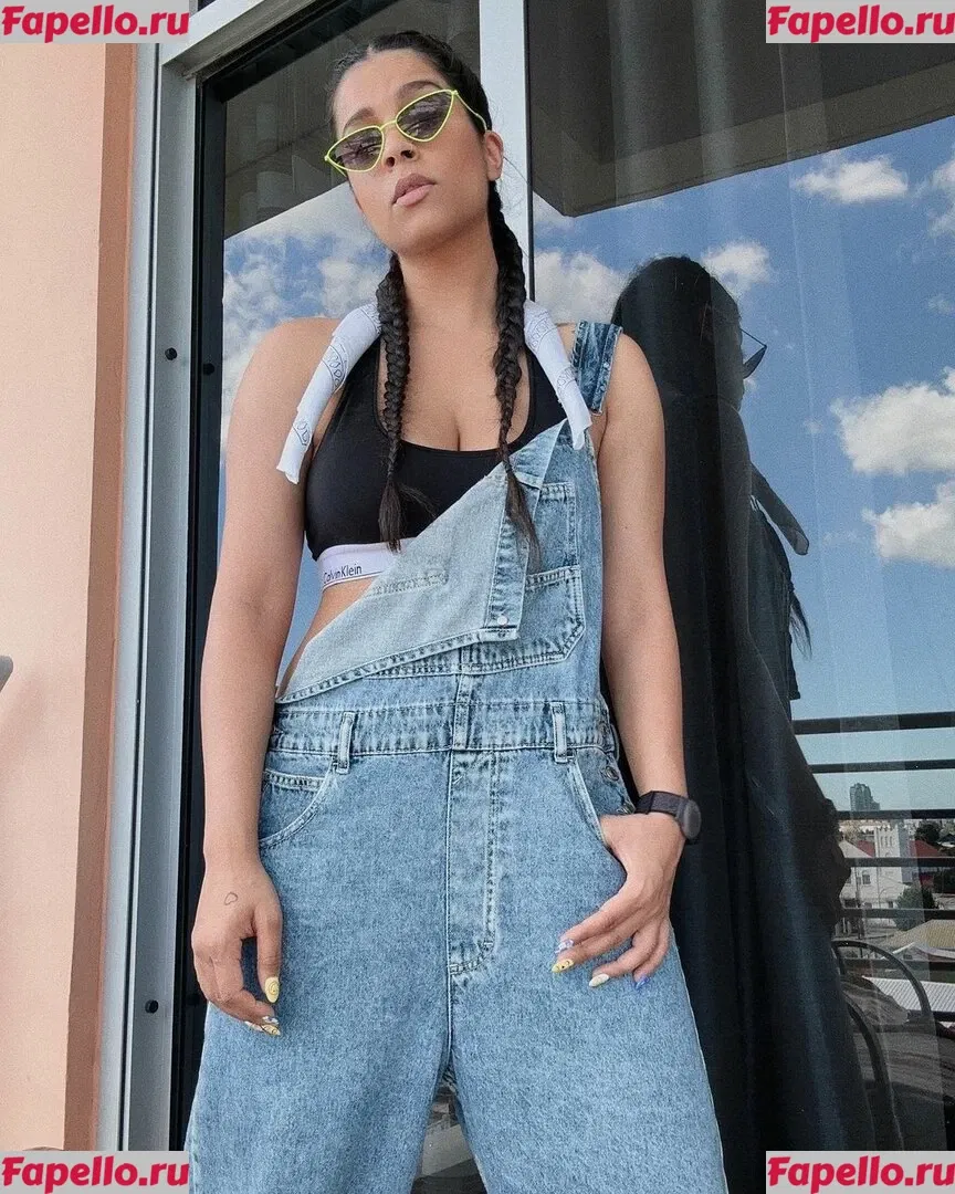 Lilly Singh Onlyfans Photo Gallery